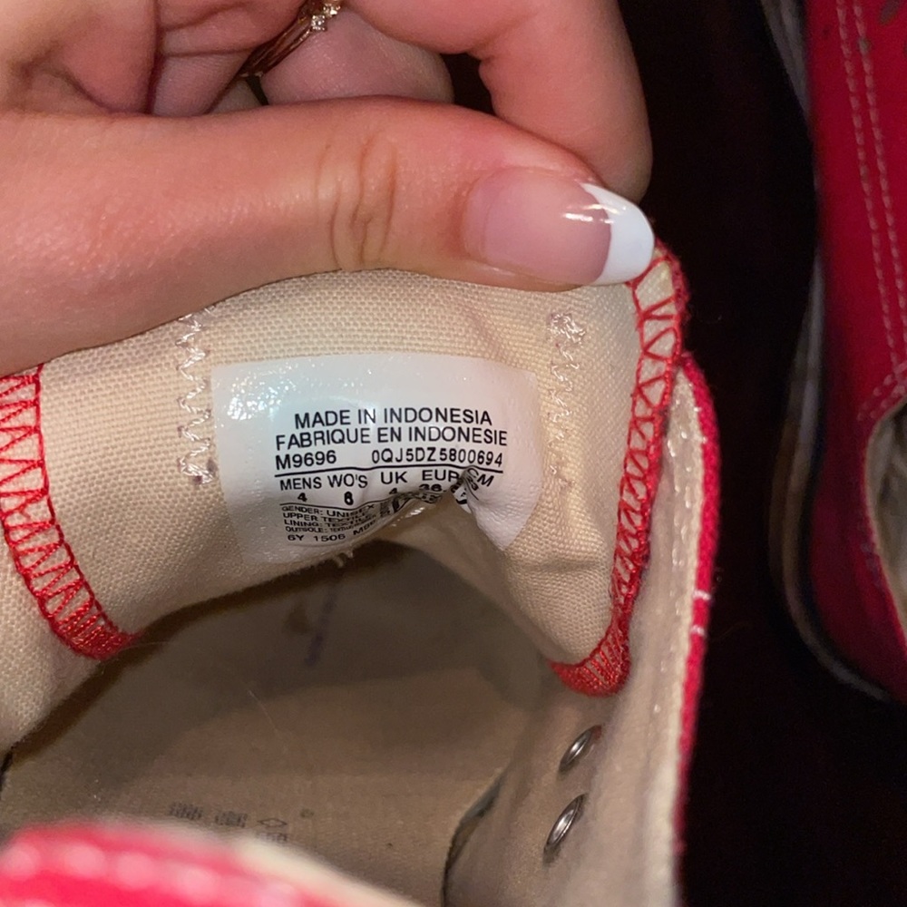 Red Converse - Picture 4 of 4